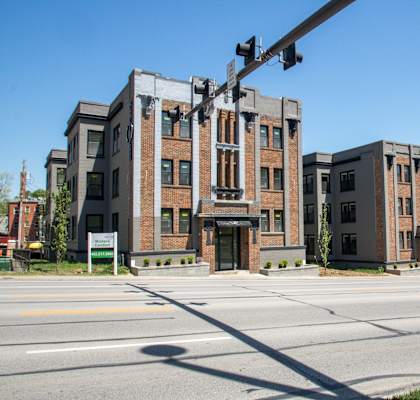 A street view of a building with a traffic light in front of it.