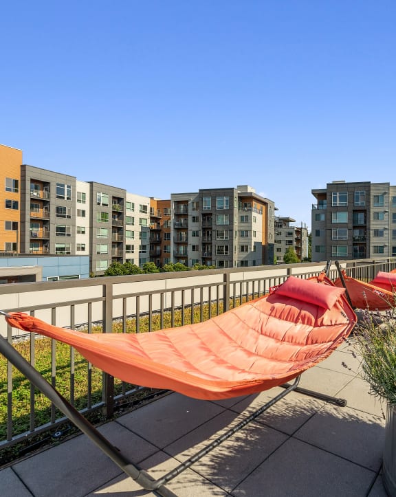 outdoor courtyard with giant chess at Vue 22 Apartments, Bellevue, WA 98007