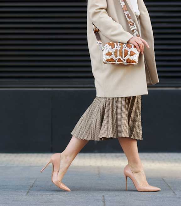 how to wear a skirt to the office