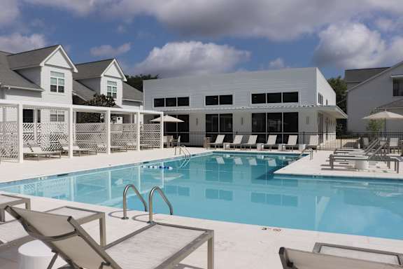 Property Backyard at The Vineyard at Castlewoods Apartment Homes, Brandon, MS, 39047