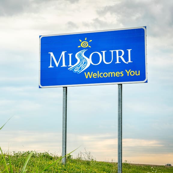 A green sign welcoming you to Moscow Mills Missouri.