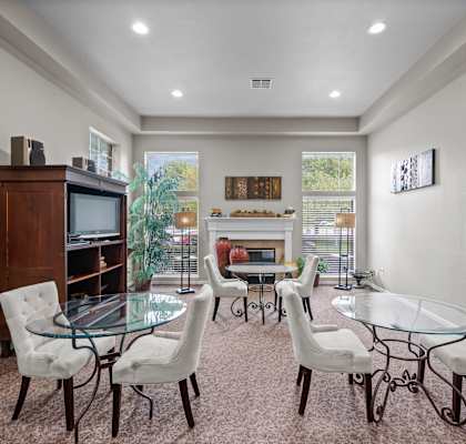 Dining Tables at Crowne Chase Apartment Homes, Kansas, 66210