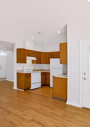 A room with a carpeted floor and a white door.