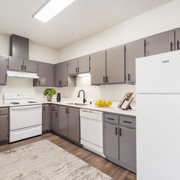 kitchen at Shoreline Village, Richland, WA 99352