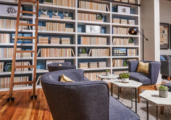 Library with shelves at The Kelley at Samuels Ave, Fort Worth