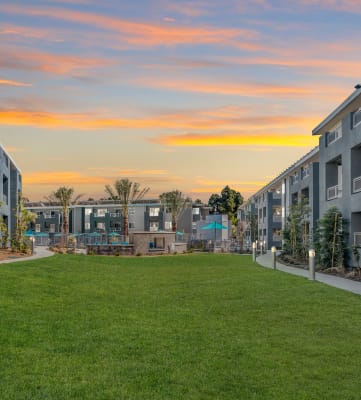 open courtyard at Pointe Luxe Apartment Homes, San Diego, CA, 92110
