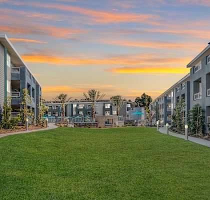 open courtyard at Pointe Luxe Apartment Homes, San Diego, CA, 92110