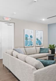 the estates at tanglewood|living room with couches and chairs