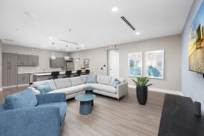 the estates at tanglewood|living room with couches and chairs