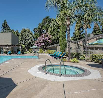 Outdoor Swimming Pool at River Pointe Apartments, California, 95833