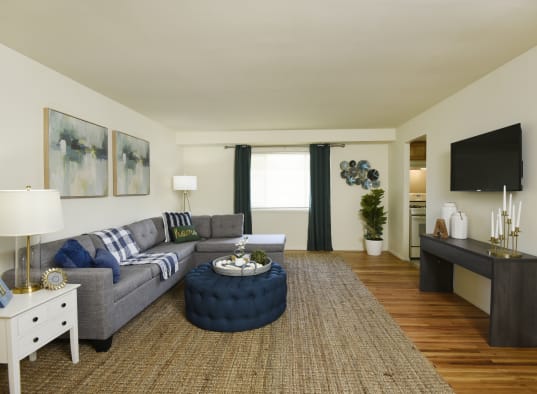 this is a photo of the living room of a 560 square foot, 1 bedroom apartment at Arbuta Arms Apartments*, Maryland, 21230