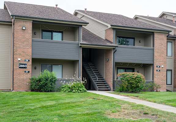 Apartment building with green lawn in front at Pine Ridge Apartments, Rochester Hills