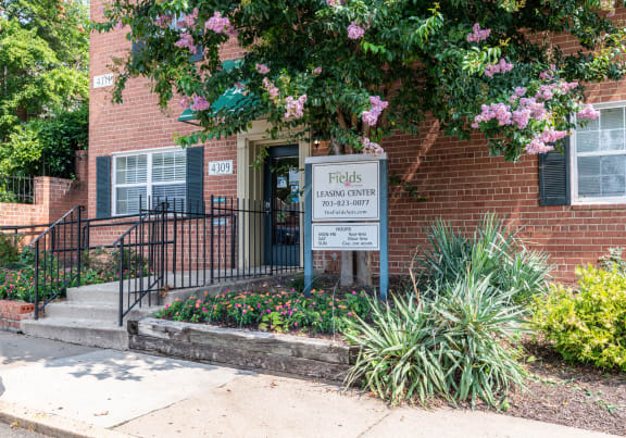 Courtyard With Green Space  at The Fields of Alexandria, Alexandria, VA, 22304