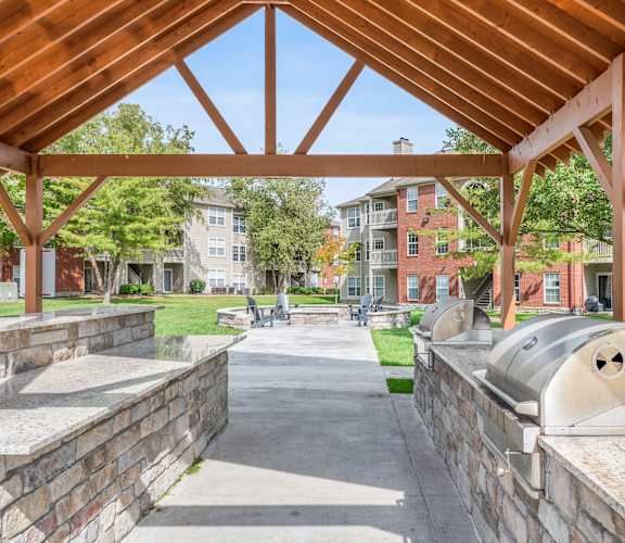 Reserve at Hamburg - Large Fire Pit and Patio Area
