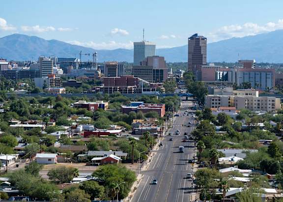 Tucson, Arizona skyline near Verde Plaza Manufactured Home Community