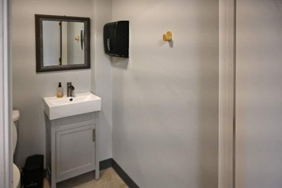 A bathroom with a sink and mirror.