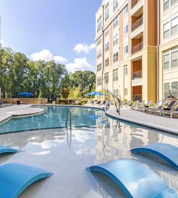 Swimming Pool And Sundeck at LaVie Southpark, Charlotte, NC, 28209