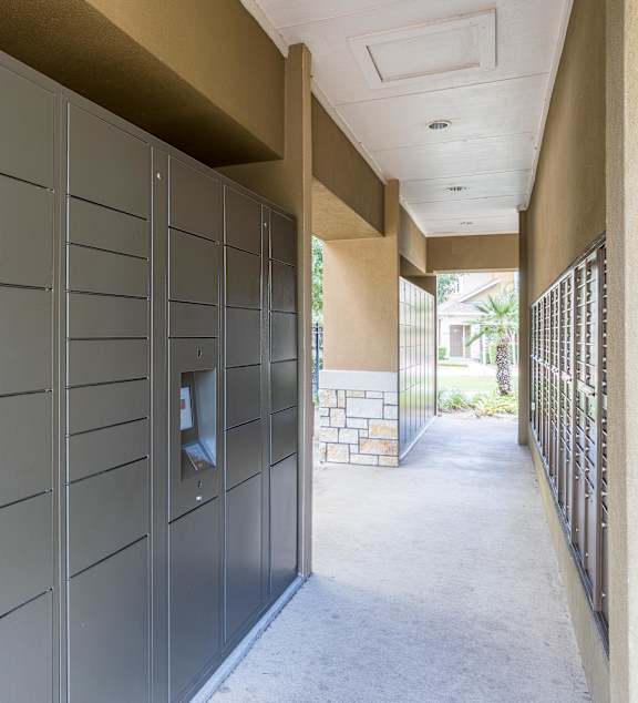 Package Lockers at Avenues at Tuscan Lakes, League City, TX