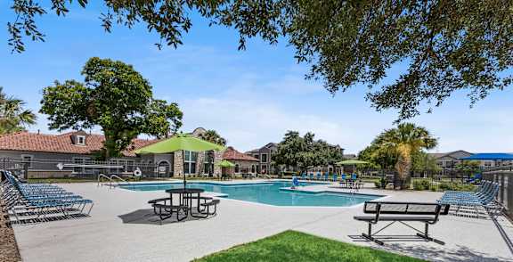 Pool courtyard at Bonito Parque Apartments in San Antonio TX