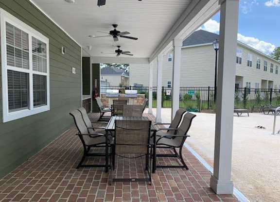 Outdoor Dining Area at The Meadows, Bloomingdale
