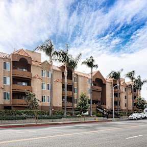 Exterior View of Building at Encino Palms Apartments, California, 91316