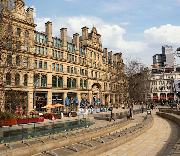 A large building with a lot of windows and a sign that says Zizzi's.