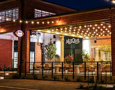 A building with a sign that says MeeQuit.
