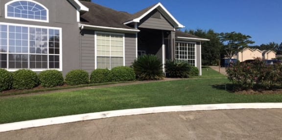 Leasing Office at High Pointe Plaza Apartments in Lufkin TX