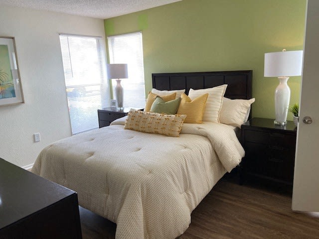 Lake in the Woods Apartments bedroom - Melbourne, FL