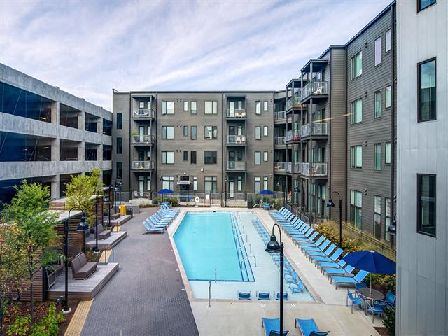 The Flats at Taylor Place outdoor swimming pool and lounge area - Nashville, TN