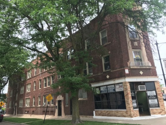 4388-44 N Milwaukee Ave Exterior