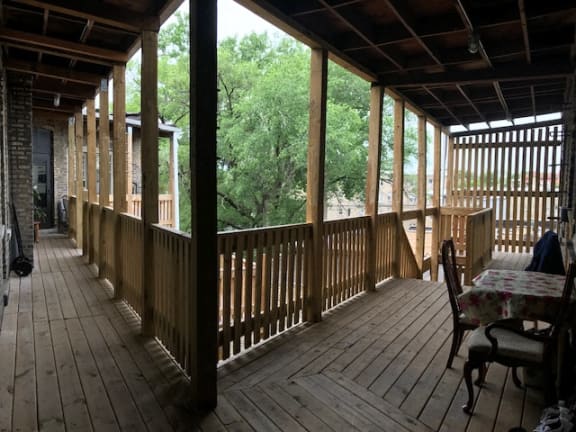 4388-44 N Milwaukee Ave Porch