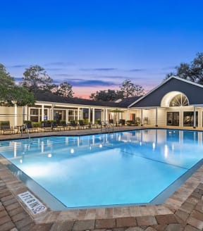 Community Swimming Pool with Pool Furniture at Retreat at Crosstown Apartments in Riverview, FL-SMLAM.