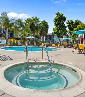 Hot tub and pool at Cove la Mesa