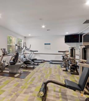 Community Fitness Center with Equipment at Sunset 320 Apartments in Federal Way, WA-SMLAM.
