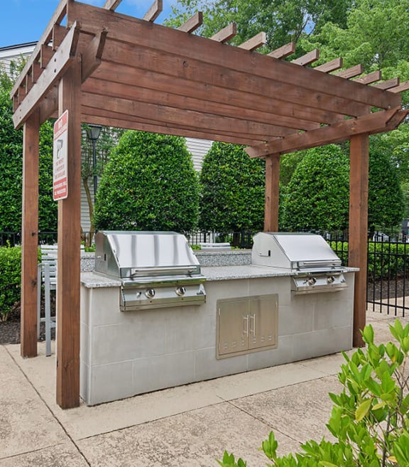 Outdoor BBQ Area with Canopy at Park 2300 Apartments in Charlotte, NC-SMLAM.