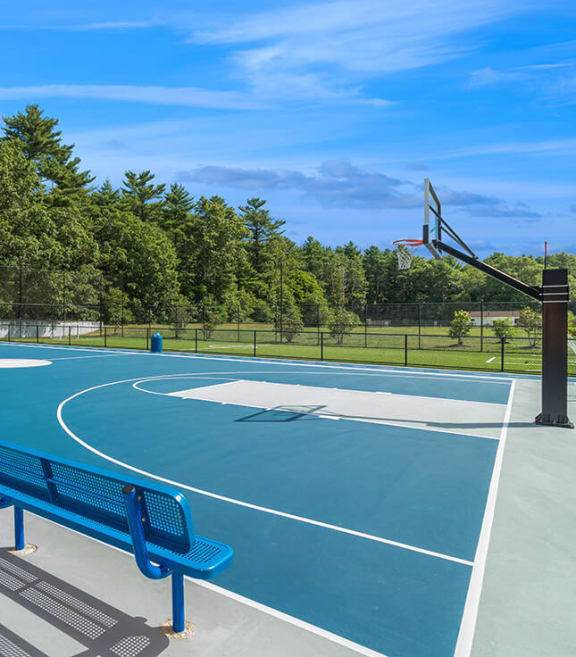 Community Sports Court at Village at Marshfield Apartments located in Marshfield, MA-SMLAM.