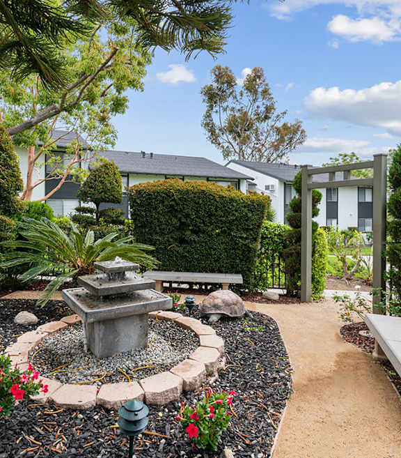 Community Zen Garden with Fountain at Fullerton Hills Apartments located in Fullerton, CA-SMLAM.