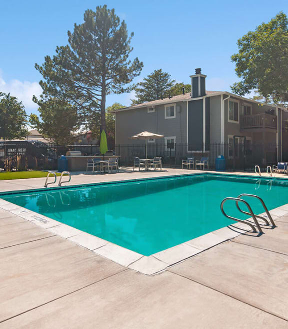 Community Swimming Pool with Pool Furniture at Overlook Apartments located in Salt Lake City, UT-SMLAM.