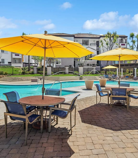 Community Swimming Pool with Pool Furniture at Reserve at Rancho Apartments located in Moreno Valley, CA-SMLAM.