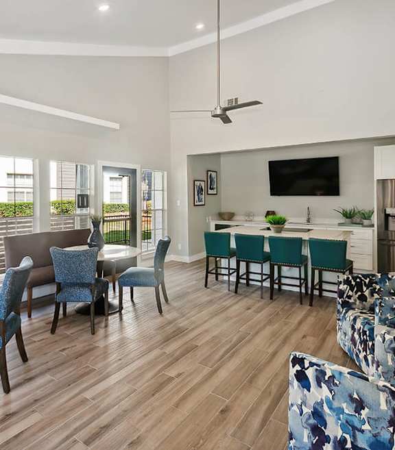 Community Clubhouse with Kitchenette at Cobblestone Apartments located in Arlington, TX-SMLAM.