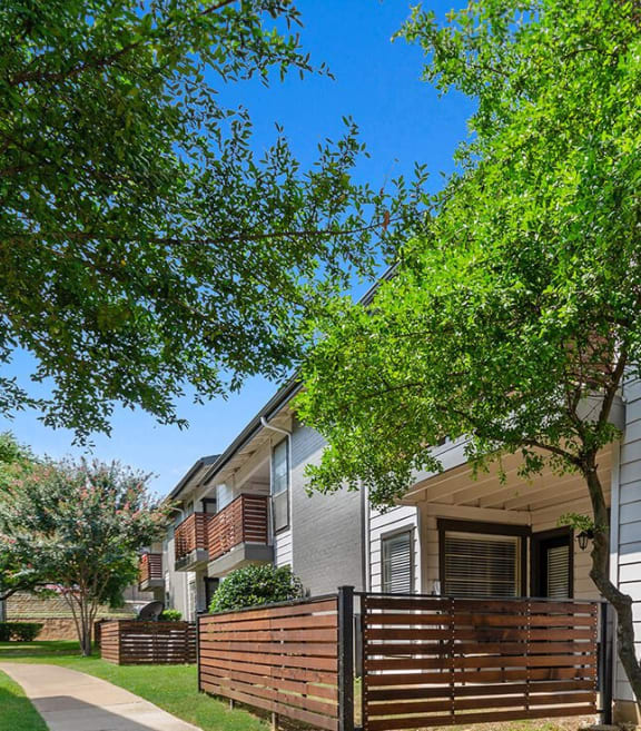 Exterior Community Building & Landscape at Woodcreek Apartments located in Arlington, TX-SMLAM.