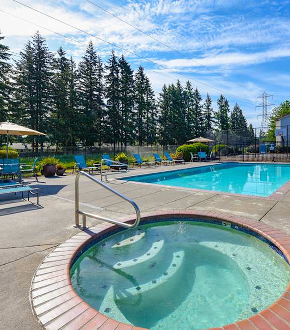 Community Swimming Pool and Hot Tub at Landings at Morrison Apartments located in Gresham, OR-SMLAM.