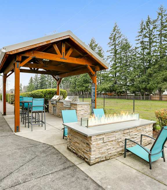 Community Fire Pit Area at Landings at Morrison Apartments located in Gresham, OR-SMLAM.