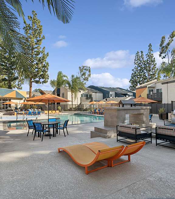 Community Swimming Pool with Pool Furniture at Horizon Apartments located in Santa Ana, CA-SMLAM.