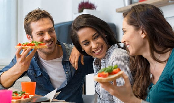 Friends eating pizza 3