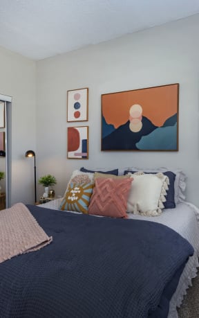 this is a photo of the bedroom of a 560 square foot, 1 bedroom apartment at as