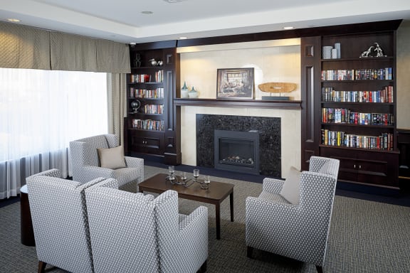 A reading room filled with furniture and a fireplace