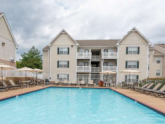 A large swimming pool in front of apartment buildings.at Summerland Heights, Woodbridge Virginia