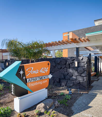a building with a sign that reads park 44